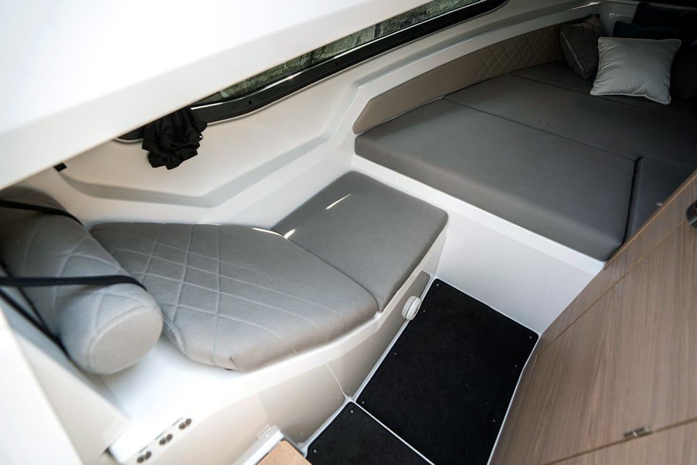 Yamarin 80 DC - A recliner sits opposite the heads.
