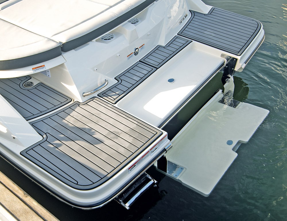 Sea Ray SPXe has a big bathing platform for a 21-footer.