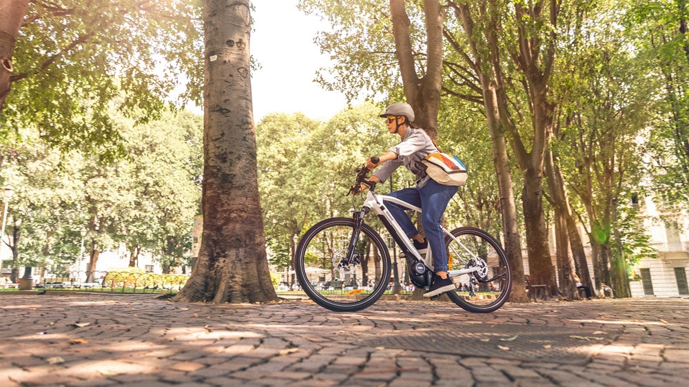 Yamaha Electric bike - Fitted with SR Suntour NEX E25 front suspension, the 63mm of travel offers comfort and stability.