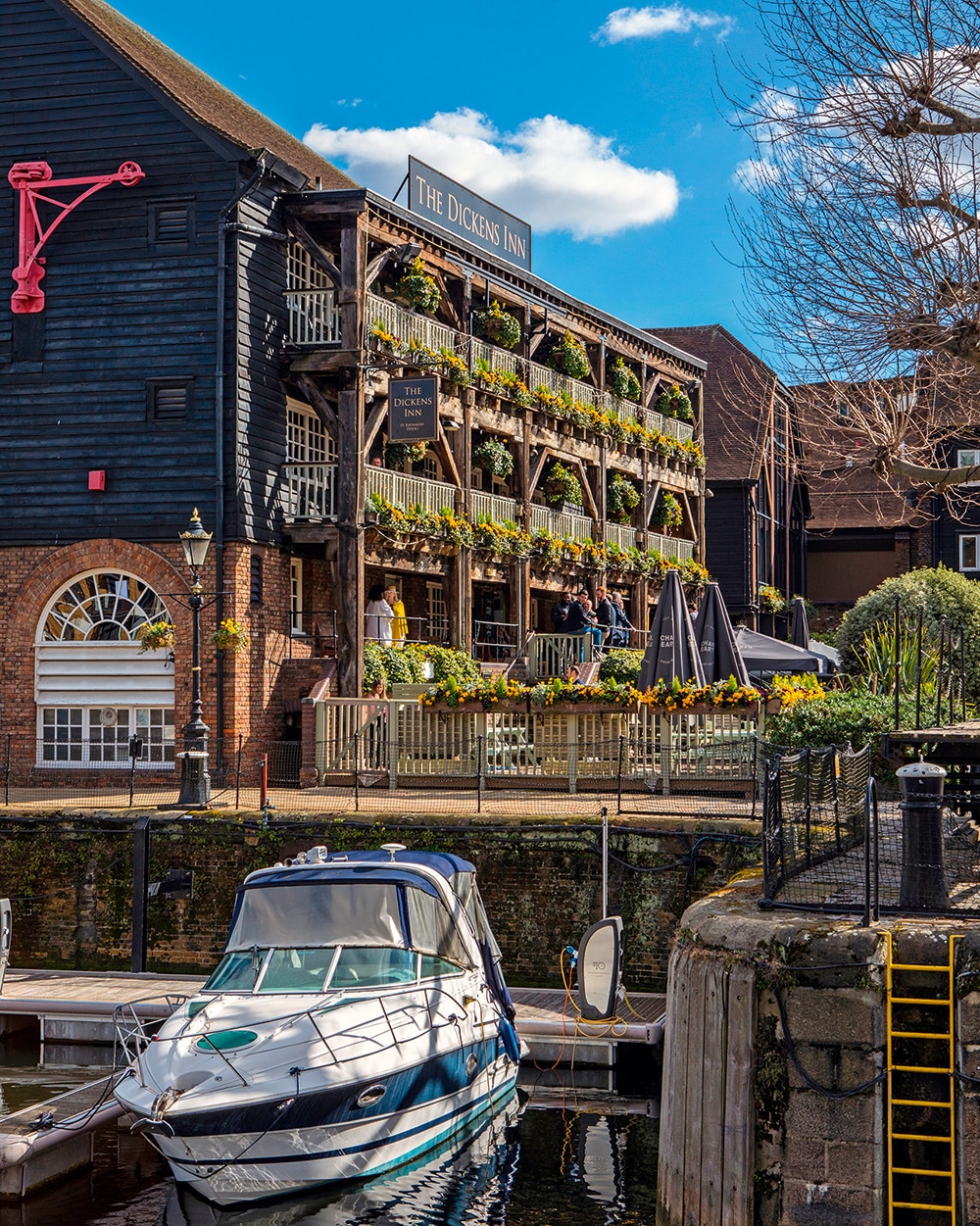 The Dickens Inn public house. © Shutterstock/Chris Dorney