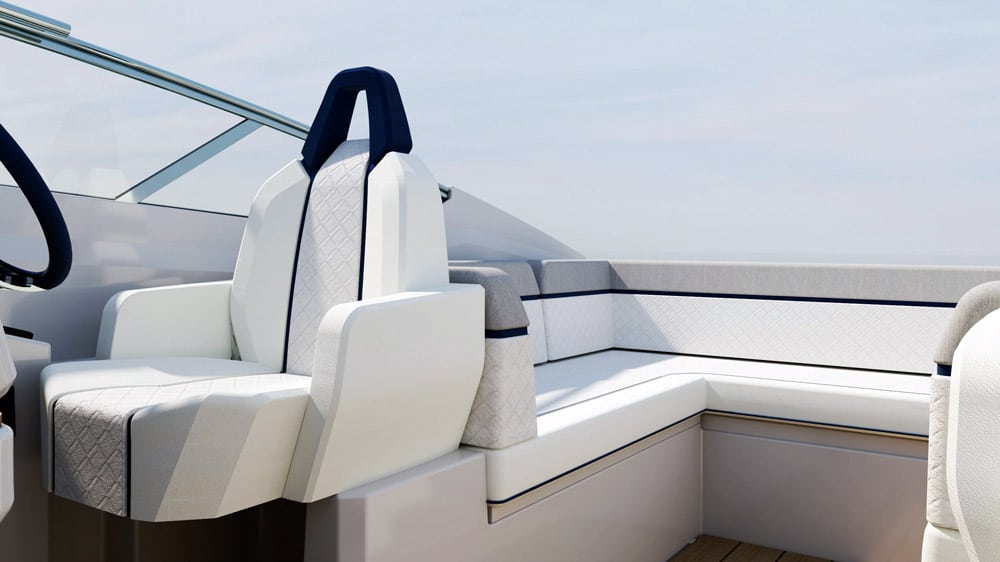 Windy 29 Huracan - Generously deep seats with lumber support.