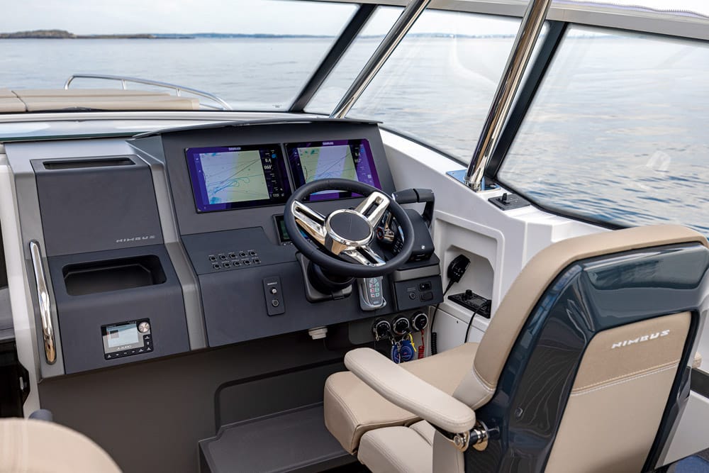 Ergonomic helm with latest technology.