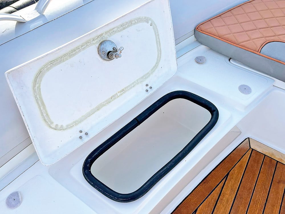 All her fixtures and fittings appear to be of a very good standard and there was no area of the RIB or any particular element where I felt quality was lacking.