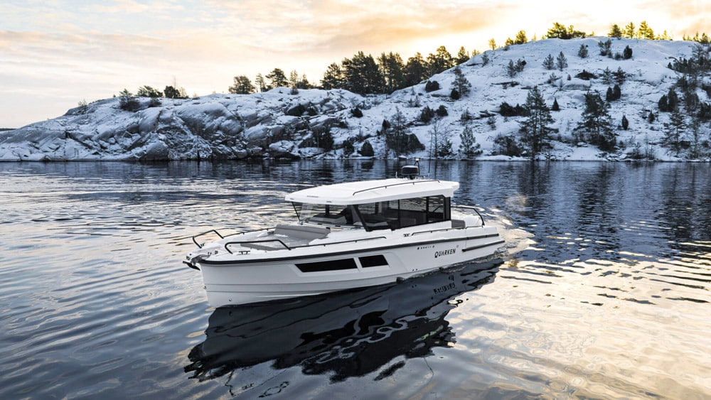 Quarken 35 Cabin. Helm ergonomics are excellent.