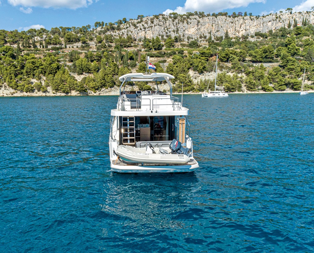 Pakleni or Paklinski, islands with all their amazing bays and incredible shades of blue and emerald colours.