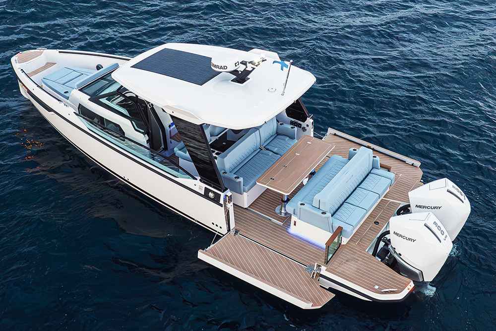 Saxdor 320GTO with its aft side terraces open